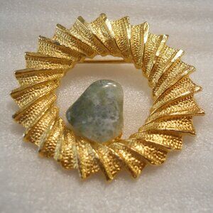 Vintage DuBarry - Wreath Brooch 12-30